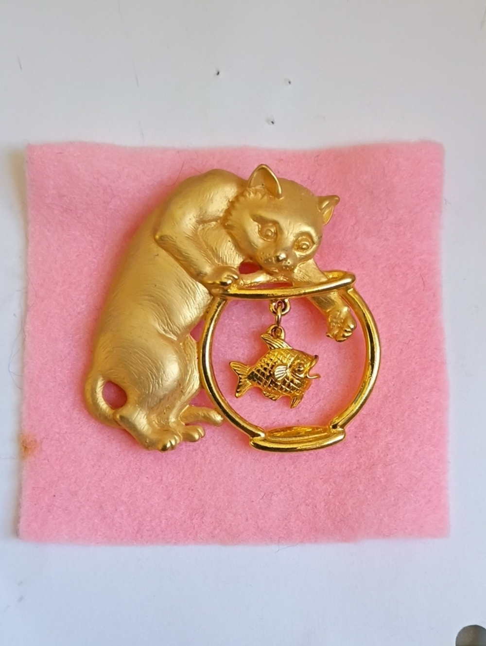 Goldtone Cat Fish in Bowl Brooch Signed ©️JJ